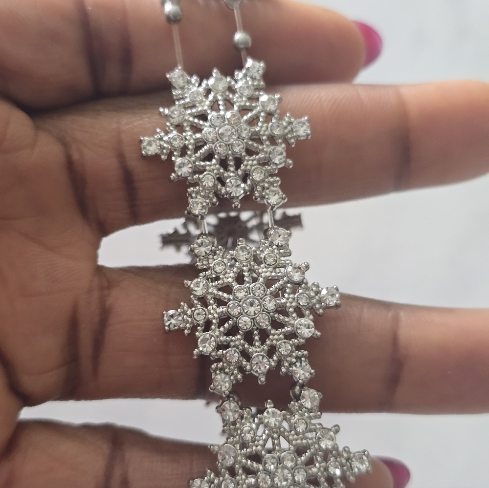 Macy's Snowflakes Silver Bracelet Rhinestones Women New - Picture 5 of 9